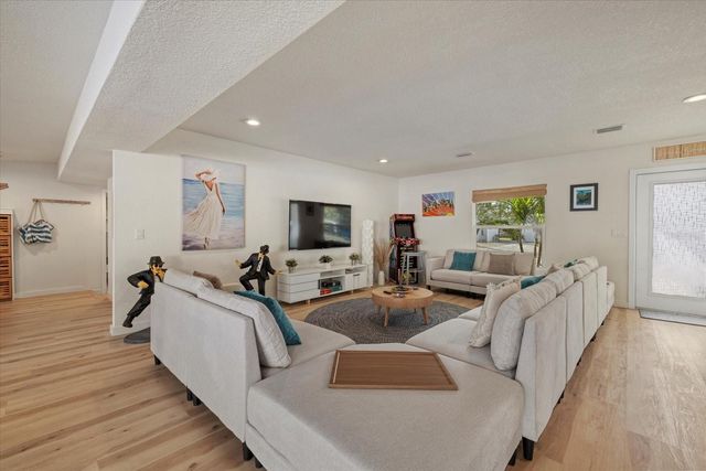 2069 BOUGAINVILLEA STREET, Sarasota, FL 34239