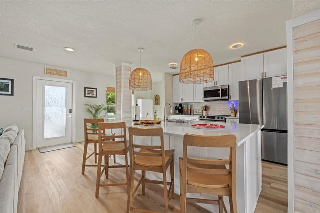2069 BOUGAINVILLEA STREET, Sarasota, FL 34239