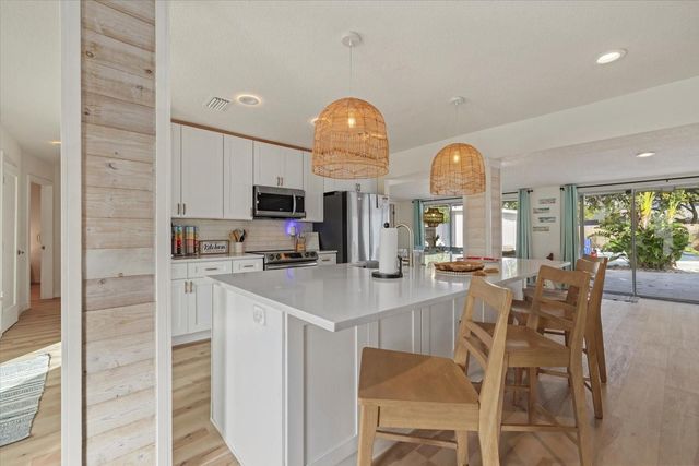 2069 BOUGAINVILLEA STREET, Sarasota, FL 34239