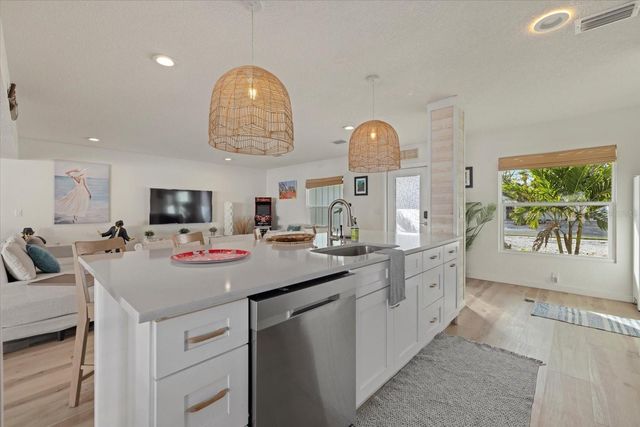2069 BOUGAINVILLEA STREET, Sarasota, FL 34239