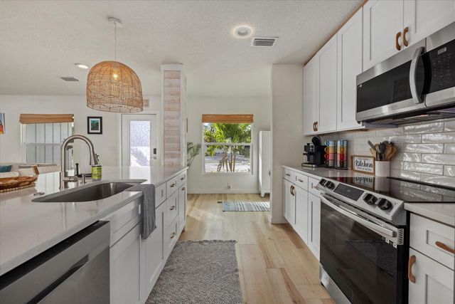 2069 BOUGAINVILLEA STREET, Sarasota, FL 34239