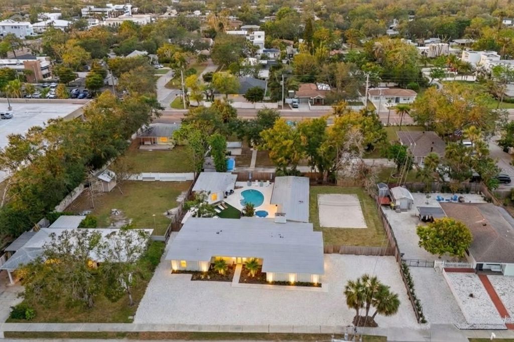 2069 BOUGAINVILLEA STREET, Sarasota, FL 34239