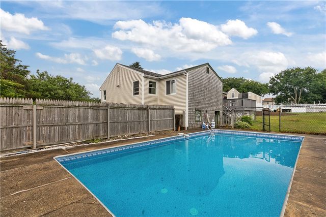 49 Dexter Street, Portsmouth, RI 02871