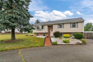 49 Dexter Street, Portsmouth, RI 02871