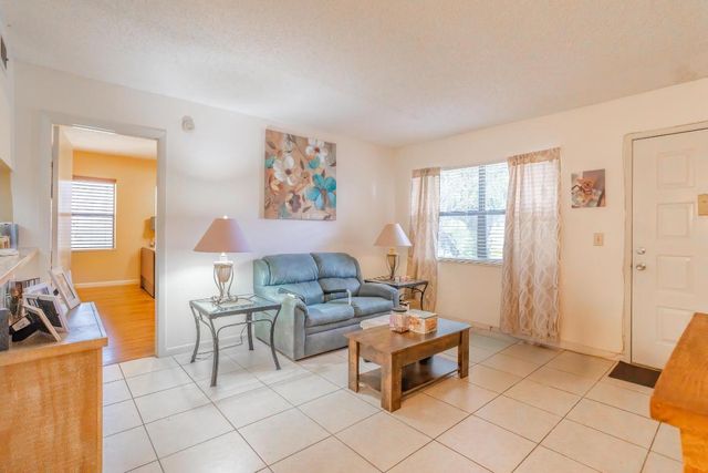 7137 Golf Colony Court 103, Lake Worth, FL 33467