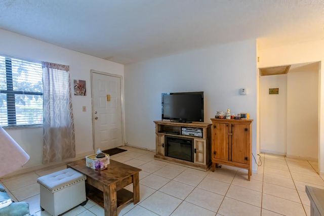 7137 Golf Colony Court 103, Lake Worth, FL 33467