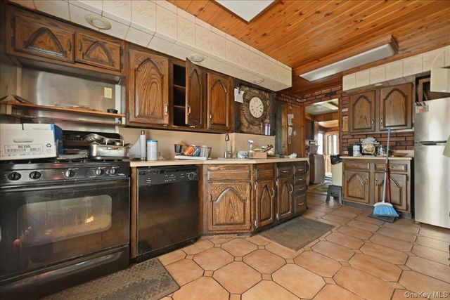 418 Myrtle Avenue, West Islip, NY 11795
