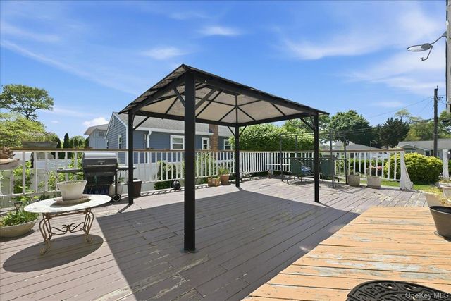 418 Myrtle Avenue, West Islip, NY 11795