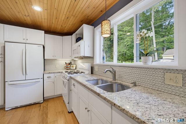 15 East Shore Drive, East Haddam, CT 06415