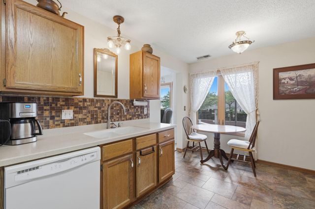 32 11th Avenue S 216, Hopkins, MN 55343