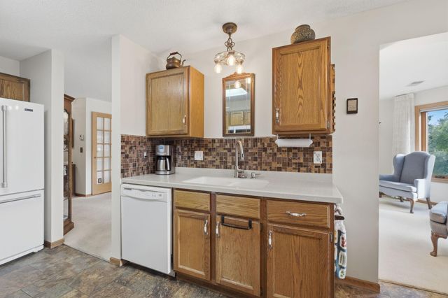 32 11th Avenue S 216, Hopkins, MN 55343
