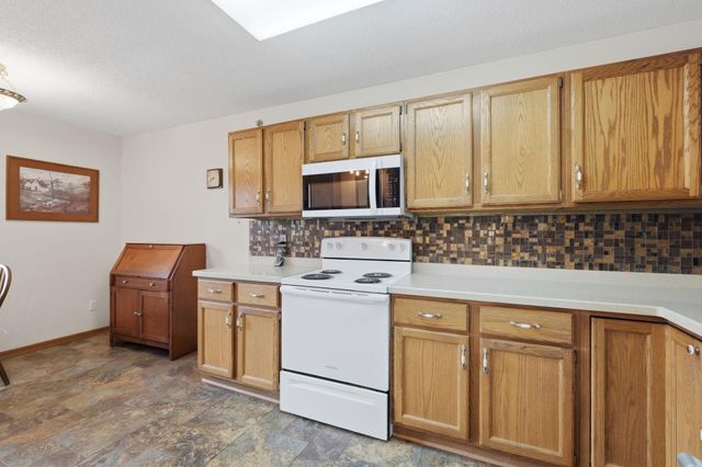 32 11th Avenue S 216, Hopkins, MN 55343