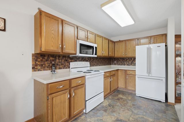32 11th Avenue S 216, Hopkins, MN 55343