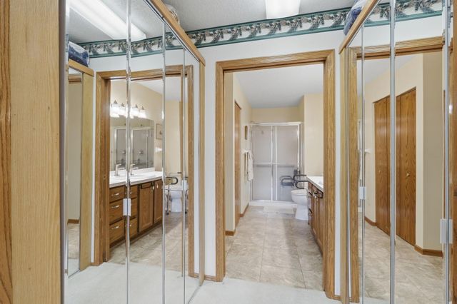 32 11th Avenue S 216, Hopkins, MN 55343
