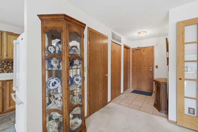32 11th Avenue S 216, Hopkins, MN 55343