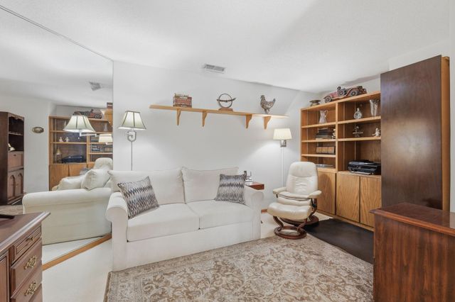 32 11th Avenue S 216, Hopkins, MN 55343
