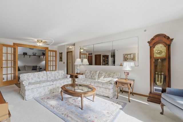 32 11th Avenue S 216, Hopkins, MN 55343