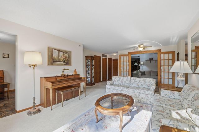 32 11th Avenue S 216, Hopkins, MN 55343