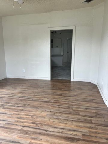 204 E 11th Street, San Angelo, TX 76903