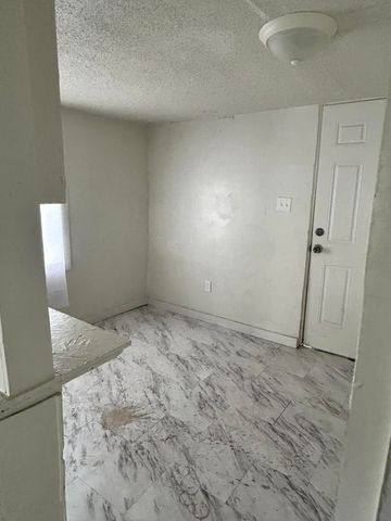 204 E 11th Street, San Angelo, TX 76903