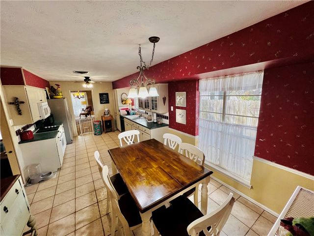 6306 Revolution Dr, Corpus Christi, TX 78413