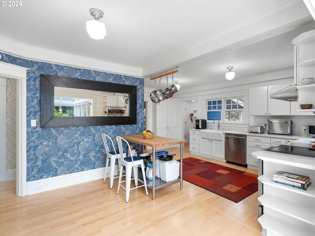 7100 Sw BRIER Pl, Portland, OR 97219