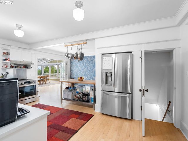 7100 Sw BRIER Pl, Portland, OR 97219