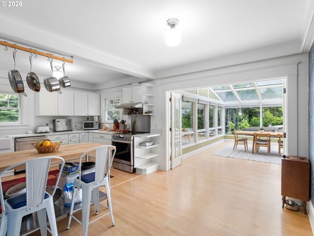 7100 Sw BRIER Pl, Portland, OR 97219