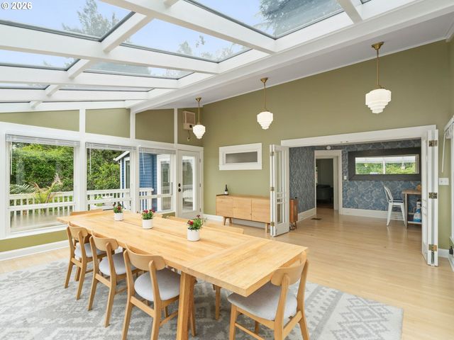 7100 Sw BRIER Pl, Portland, OR 97219