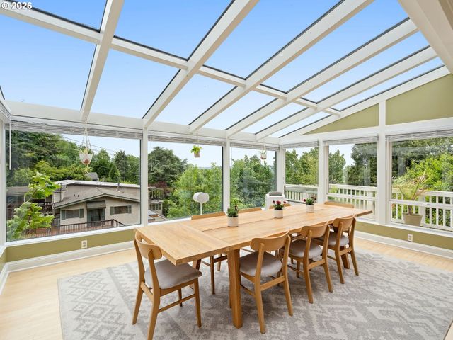 7100 Sw BRIER Pl, Portland, OR 97219