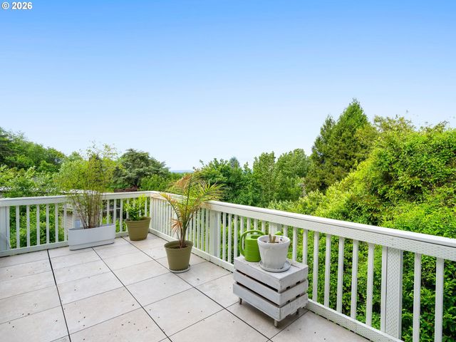 7100 Sw BRIER Pl, Portland, OR 97219
