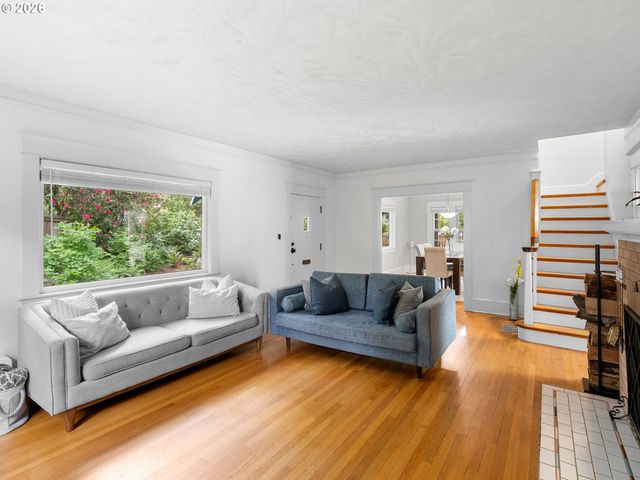 7100 Sw BRIER Pl, Portland, OR 97219