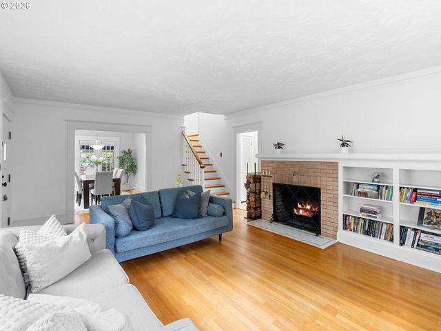 7100 Sw BRIER Pl, Portland, OR 97219