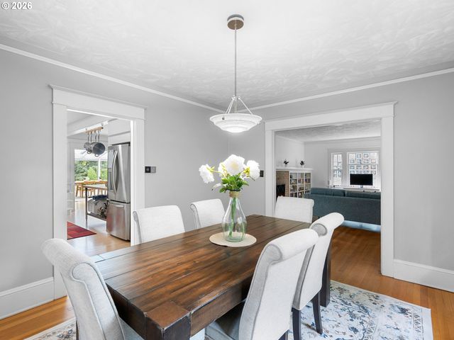 7100 Sw BRIER Pl, Portland, OR 97219