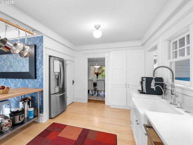 7100 Sw BRIER Pl, Portland, OR 97219