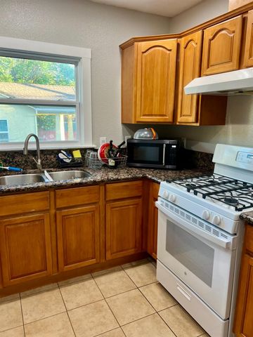 3621 43rd St, Sacramento, CA 95817