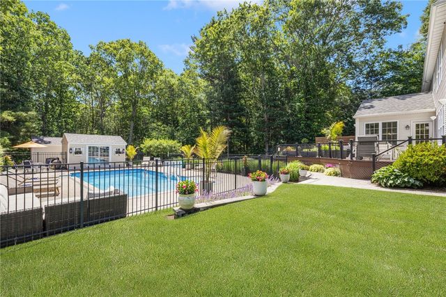 64 Fieldstone Lane, North Kingstown, RI 02874
