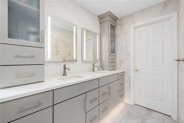 64 Fieldstone Lane, North Kingstown, RI 02874