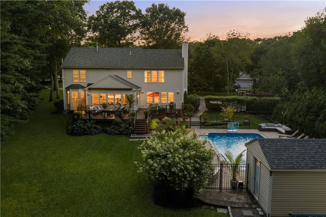 64 Fieldstone Lane, North Kingstown, RI 02874