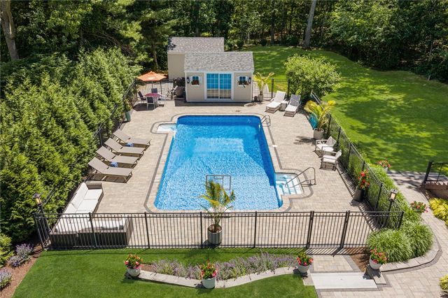 64 Fieldstone Lane, North Kingstown, RI 02874