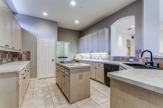 4004 Winter Park Lane, Addison, TX 75001