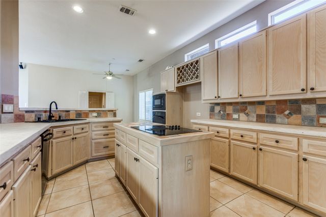 4004 Winter Park Lane, Addison, TX 75001