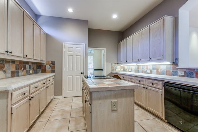 4004 Winter Park Lane, Addison, TX 75001