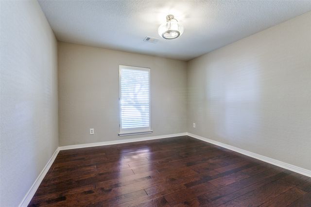 4004 Winter Park Lane, Addison, TX 75001