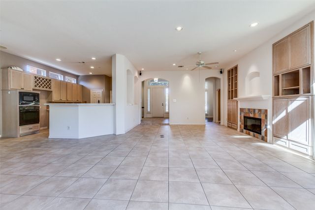 4004 Winter Park Lane, Addison, TX 75001