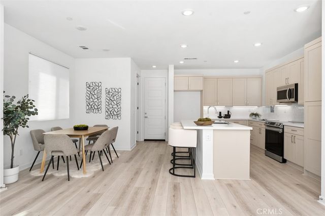 1654 W Plaza Del Amo, Torrance, CA 90501