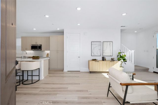 1654 W Plaza Del Amo, Torrance, CA 90501