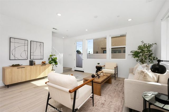 1654 W Plaza Del Amo, Torrance, CA 90501