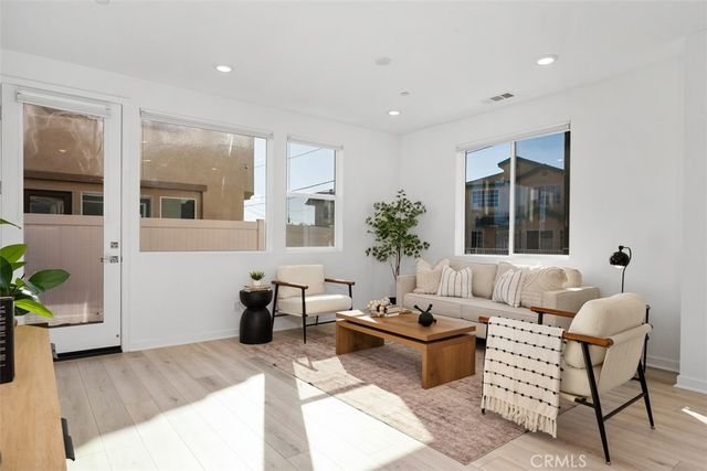 1654 W Plaza Del Amo, Torrance, CA 90501