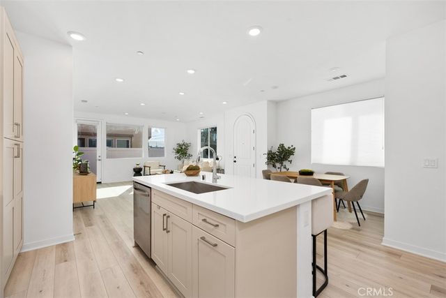 1654 W Plaza Del Amo, Torrance, CA 90501